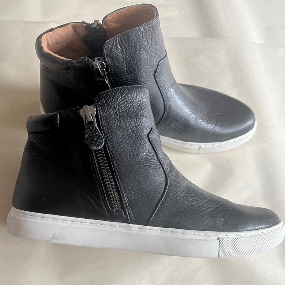 Kenneth Cole Gentle Souls Carter Leather Mid Top Cushioned Comfy Black Sneakers - Picture 12 of 12